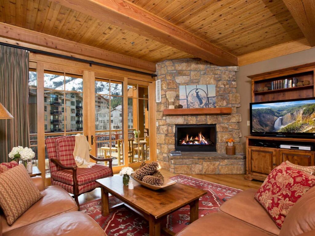 Living Room With Fireplace.
