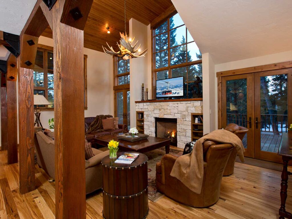 Blue Moose Lodge Living Room.