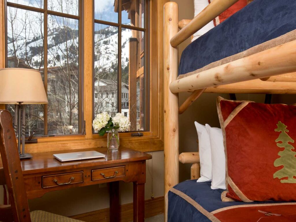 Crystal Springs Paintbrush Guest Room Bunk Beds.