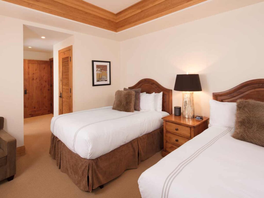 Jackson Hole Crystal Springs Lodge Sweetwater Bedroom.